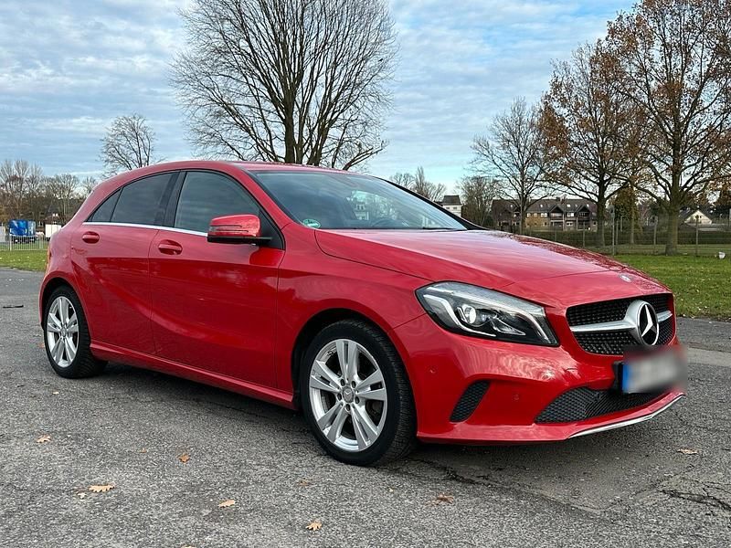 Gebraucht Mercedes A200 136 PS (100 kW) 2016 Rot Limousine