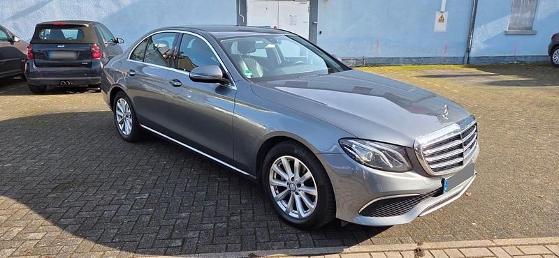 Gebraucht Mercedes E220 194 PS (142 kW) 2016 Grau Limousine