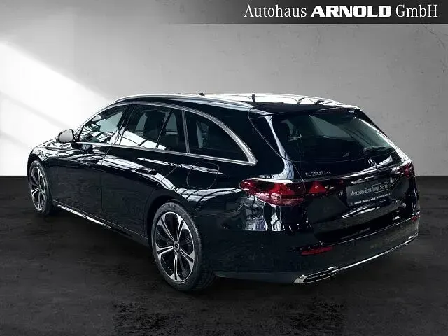 Gebraucht Mercedes E300 Avantgarde 313 PS (230 kW) 2024 Obsidianschwarz Kombi