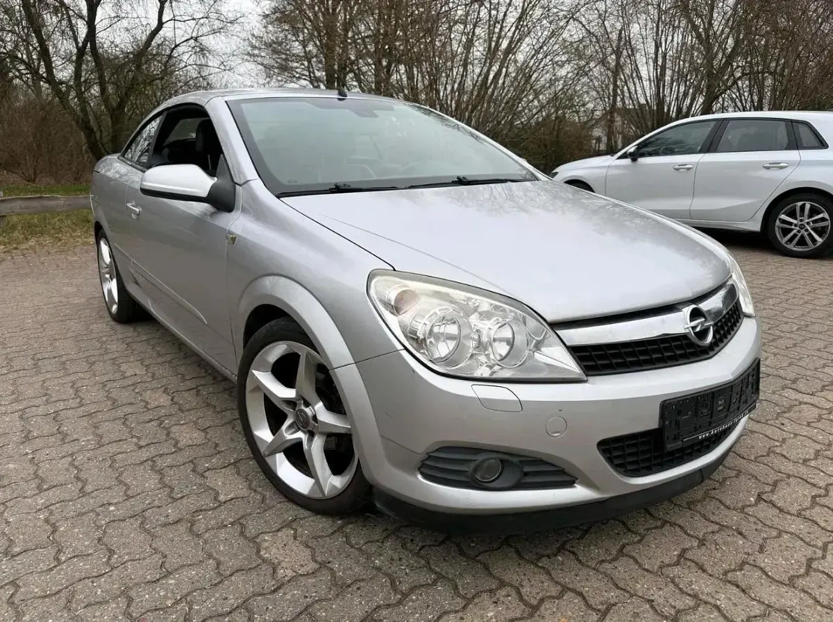 Gebraucht Opel Astra 140 PS (102 kW) 2007 Silber Cabrio