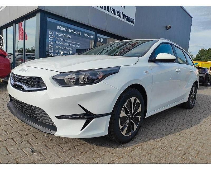 Weiß Neu 2025 Kia Ceed Sportswagon Kombi | 24.440 € (Guter Preis) - Bild 1/4