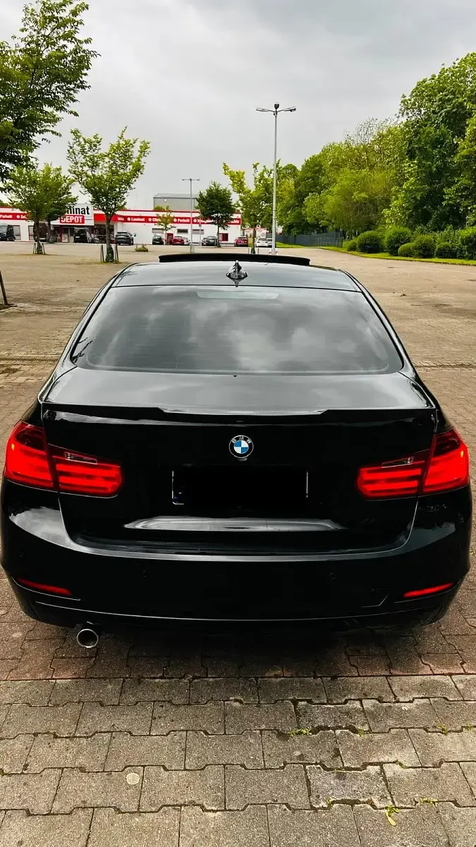 Gebraucht BMW 320 Sport Line 184 PS (135 kW) 2012 Limousine
