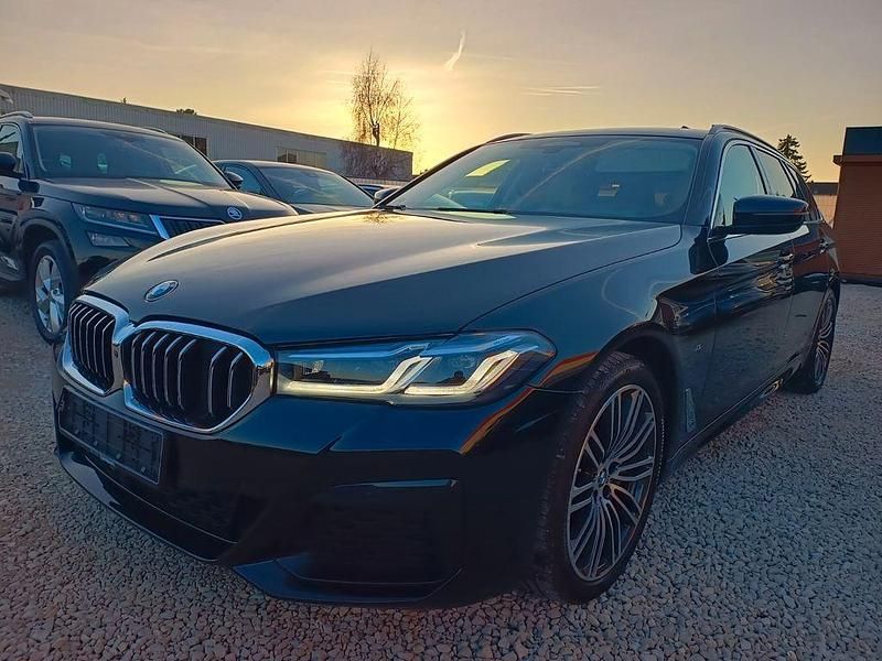 Schwarz Gebraucht 2023 BMW 540 Kombi | 48.499 € (Superpreis) - Bild 1/4