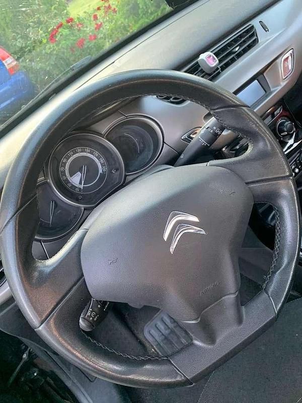 Gebraucht Citroën C3 PureTech 68 PS (50 kW) 2012 Limousine