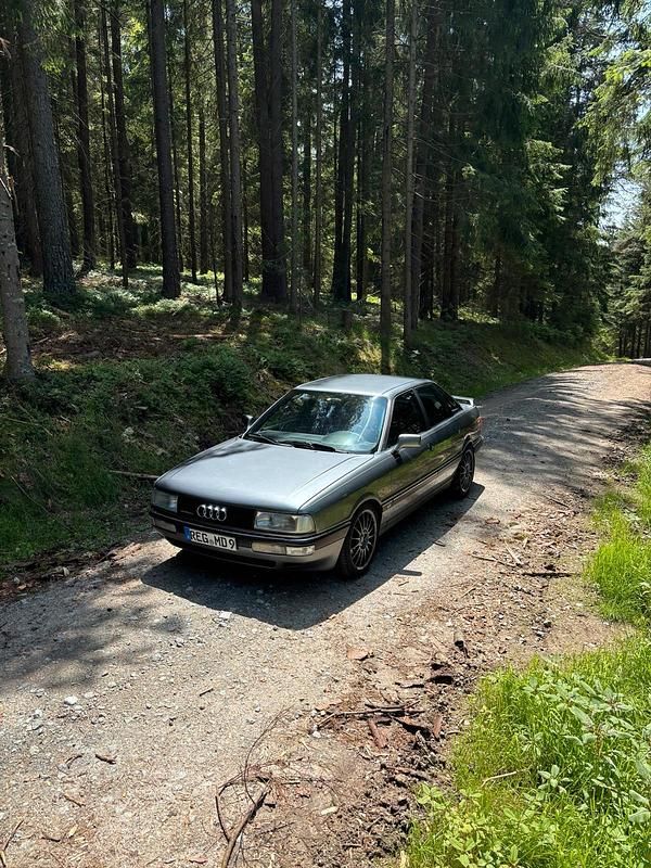 Grau Gebraucht 1990 Audi Quattro Coupé | 8.500 € - Bild 1/4