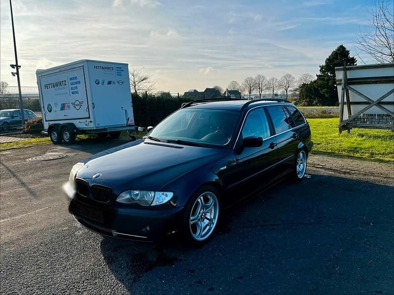 Gebraucht BMW 330 Sport Line 231 PS (169 kW) 2003 Blau Kombi