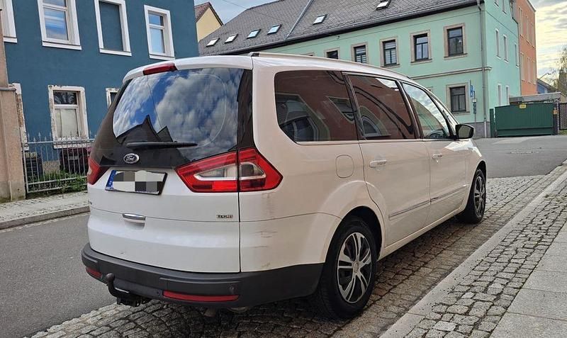 Second-hand Ford Galaxy Titanium 200 CP (147 kW) 2011 Alb Monovolum