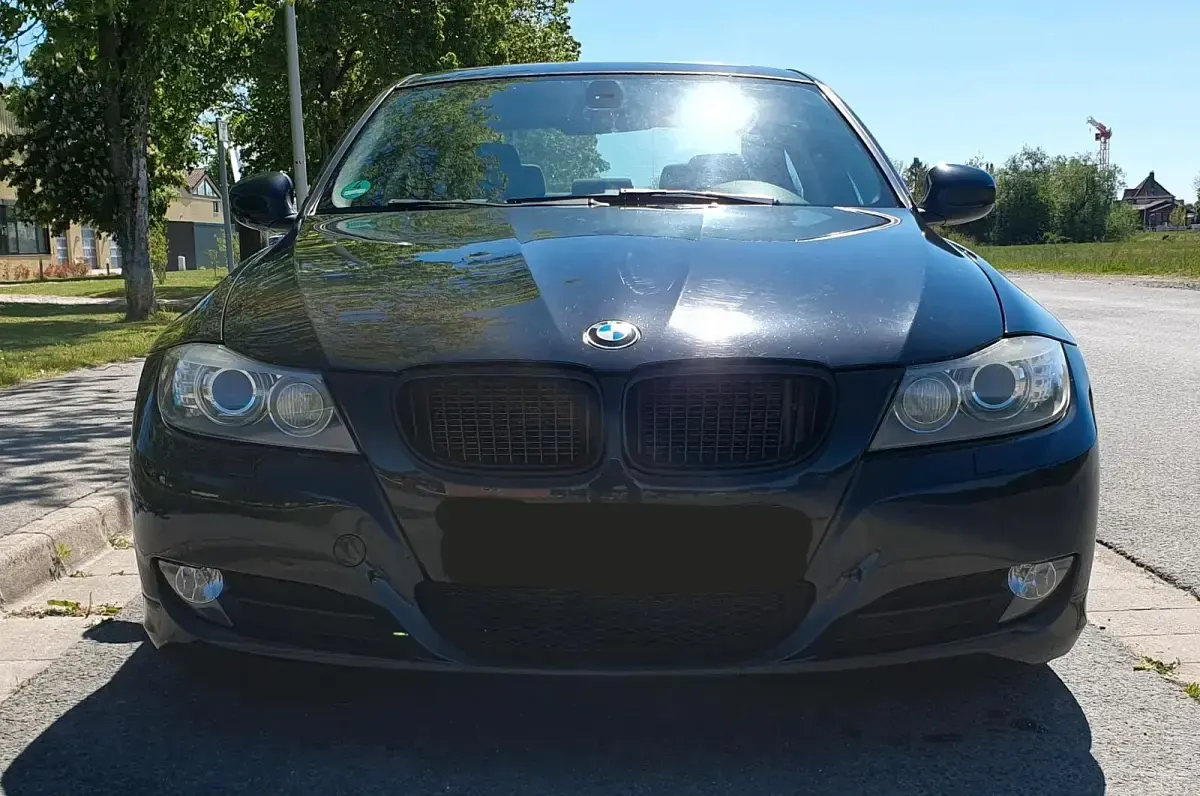 Gebraucht BMW 318 143 PS (105 kW) 2011 Schwarz Limousine