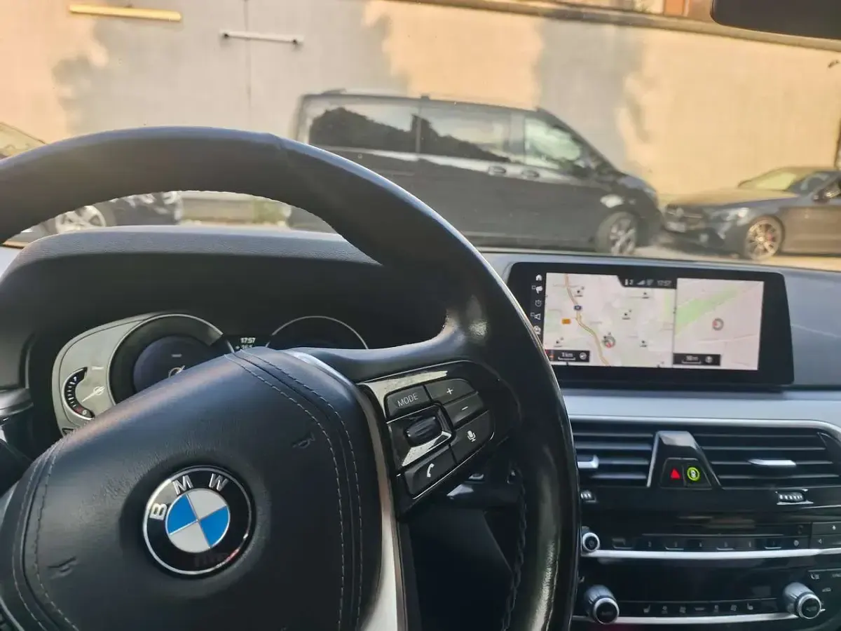 Gebraucht BMW 520 184 PS (135 kW) 2018 Schwarz Kombi