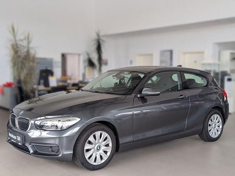 Grau Gebraucht 2017 BMW 118 Kleinwagen | 14.990 € (Fairer Preis) - Bild 1/4