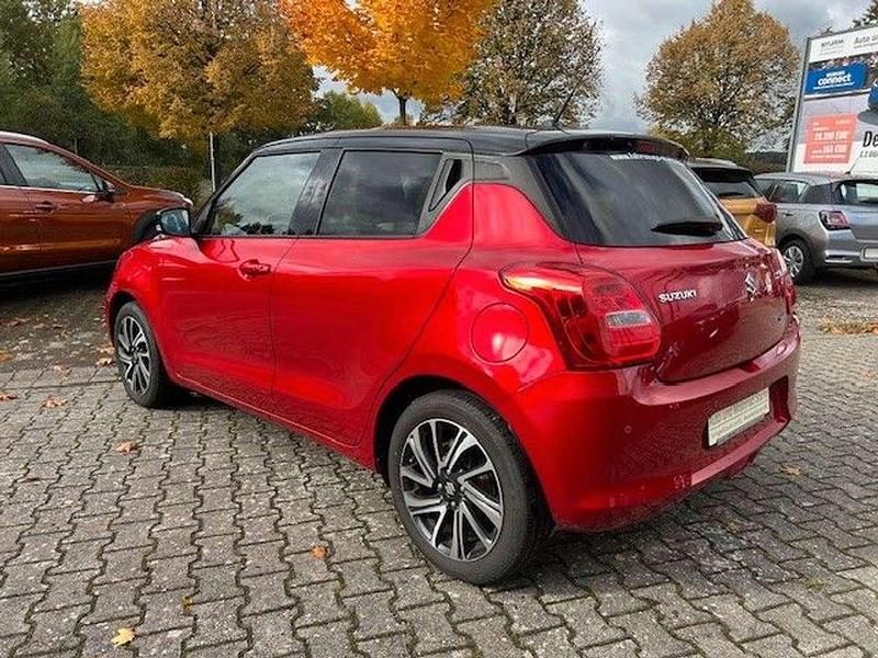 Gebraucht Suzuki Swift Comfort+ 83 PS (61 kW) 2022 Burning/super black p. (d7z) Kleinwagen
