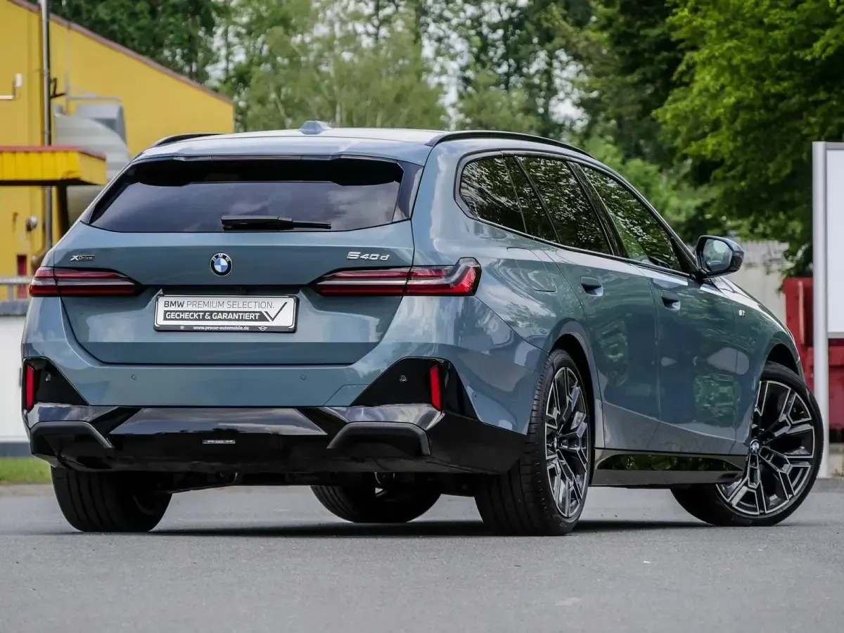 Gebraucht BMW 540 M Sport 286 PS (210 kW) 2025 Grün Kombi