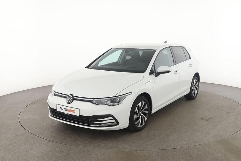Weiß Gebraucht 2022 VW Golf VIII Style Limousine | 23.560 € (Guter Preis) - Bild 1/3