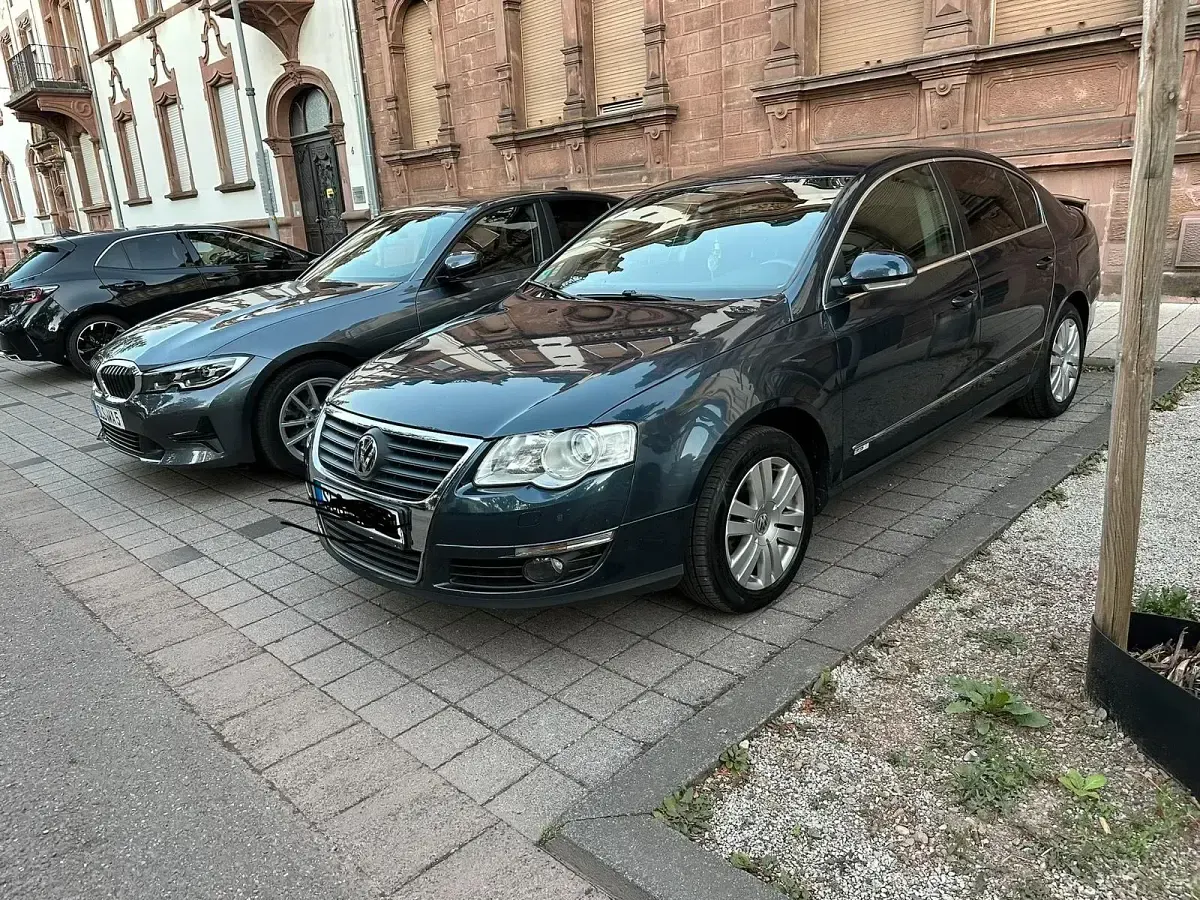 Gebraucht VW Passat 140 PS (102 kW) 2007 Blau Limousine
