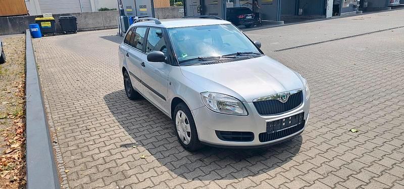 Grau Gebraucht 2009 Skoda Fabia Kombi | 1.650 € (Fairer Preis) - Bild 1/4