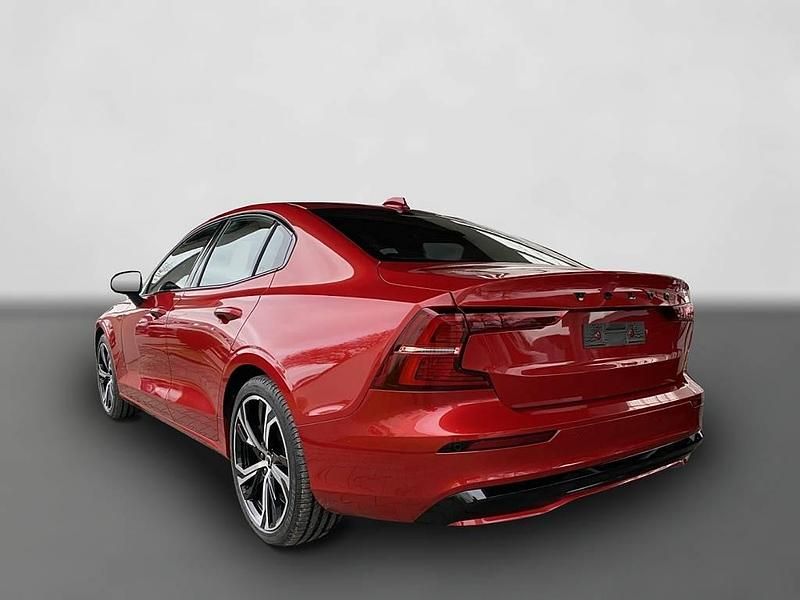 Gebraucht Volvo S60 Ultimate 250 PS (183 kW) 2023 Rot Limousine