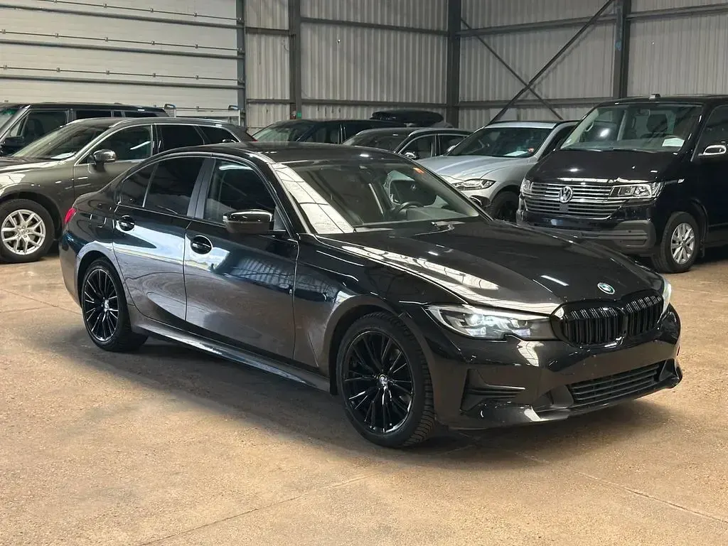 Gebraucht BMW 318 Advantage 150 PS (110 kW) 2019 Schwarz Limousine