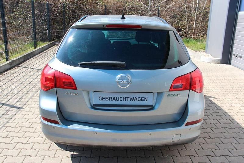 Usata Opel Astra Design Edition 95 CV (69 kW) 2011 Argento Station wagon