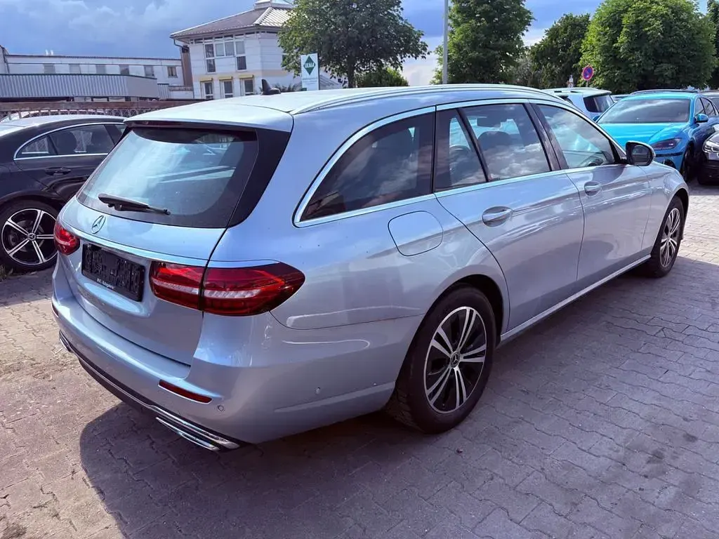 Gebraucht Mercedes E220 194 PS (142 kW) 2021 Silber Kombi