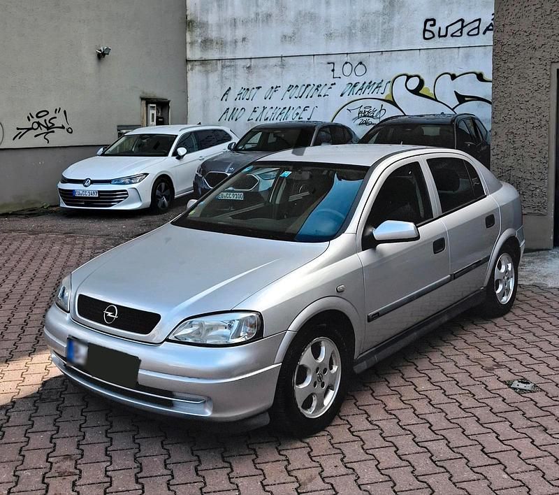 Gebraucht Opel Astra Edition 101 PS (74 kW) 2007 Silber Limousine