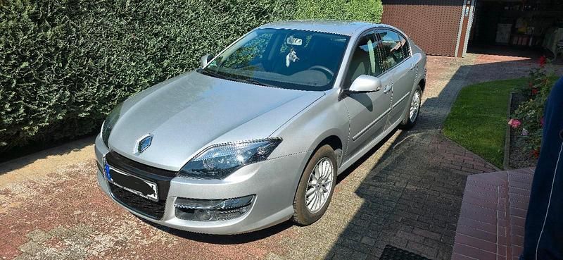 Silber Gebraucht 2011 Renault Laguna III Limousine | 6.499 € (Teuer) - Bild 1/4