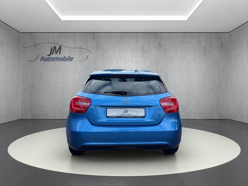 Gebraucht Mercedes A180 122 PS (89 kW) 2012 Blau Kleinwagen