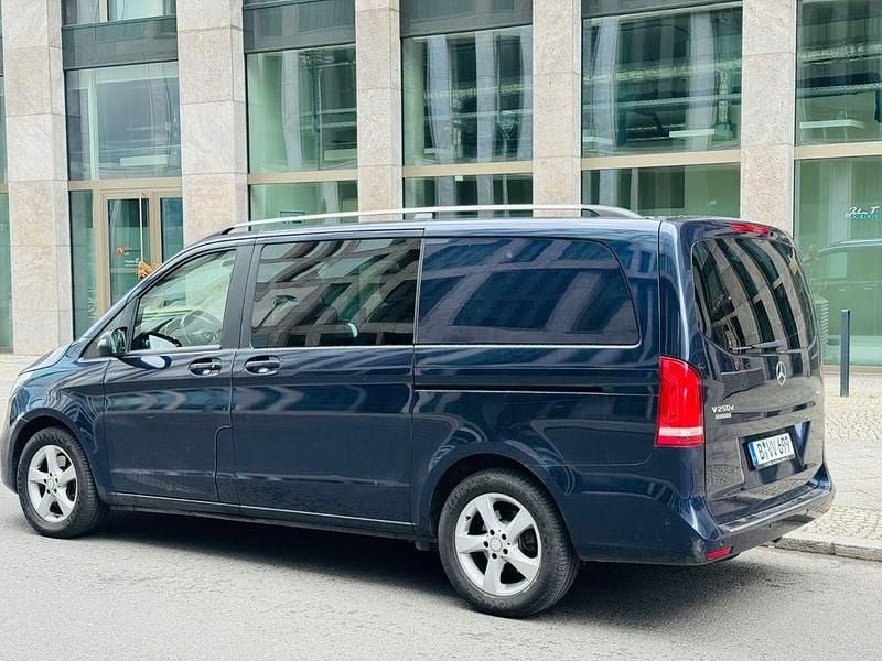 Gebraucht Mercedes E250 190 PS (139 kW) 2019 Blau Pickup