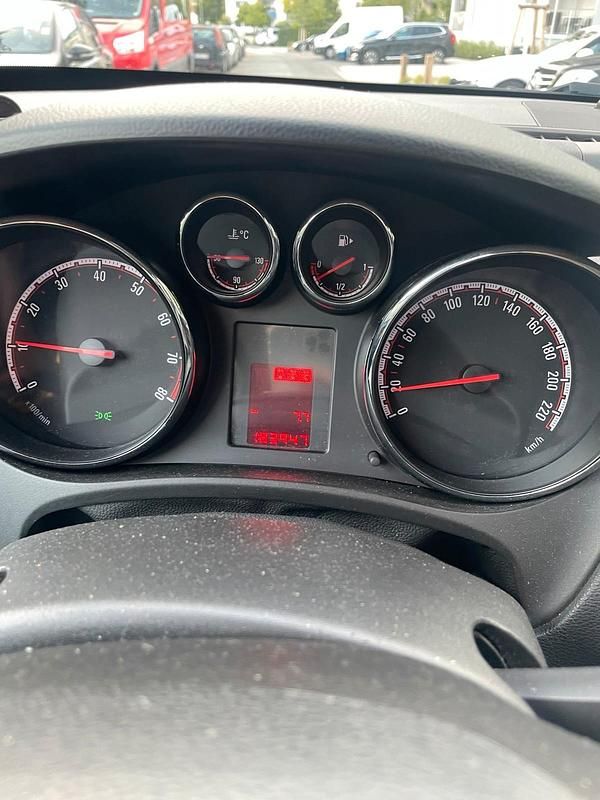 Gebraucht Opel Meriva 100 PS (73 kW) 2011 Silber Van / Kleinbus