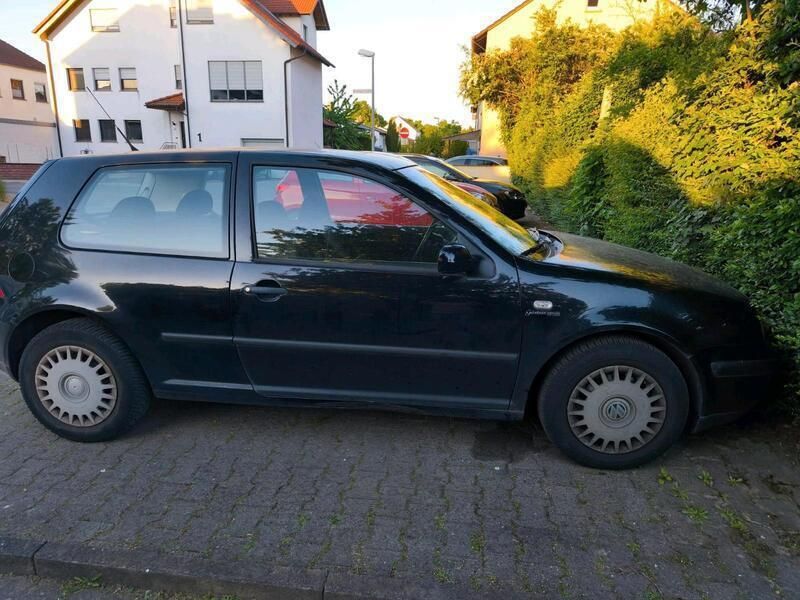 Schwarz Gebraucht 2002 VW Golf IV Limousine | 500 € (Superpreis) - Bild 1/4