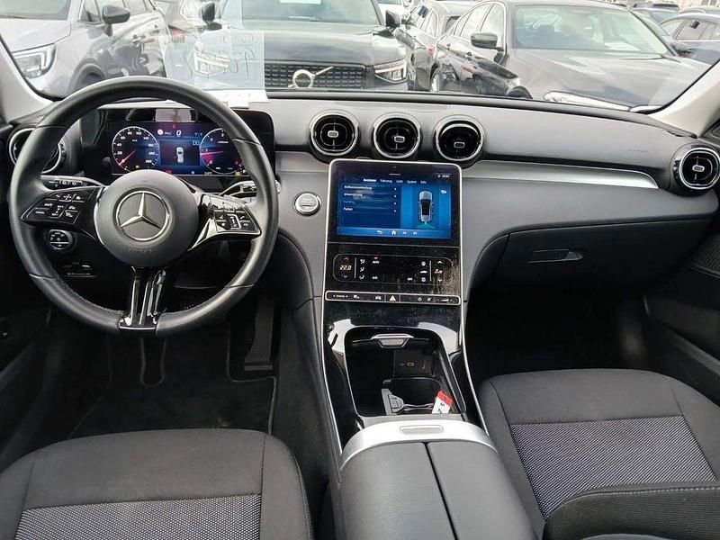 Gebraucht Mercedes C200 163 PS (119 kW) 2023 Blau Limousine