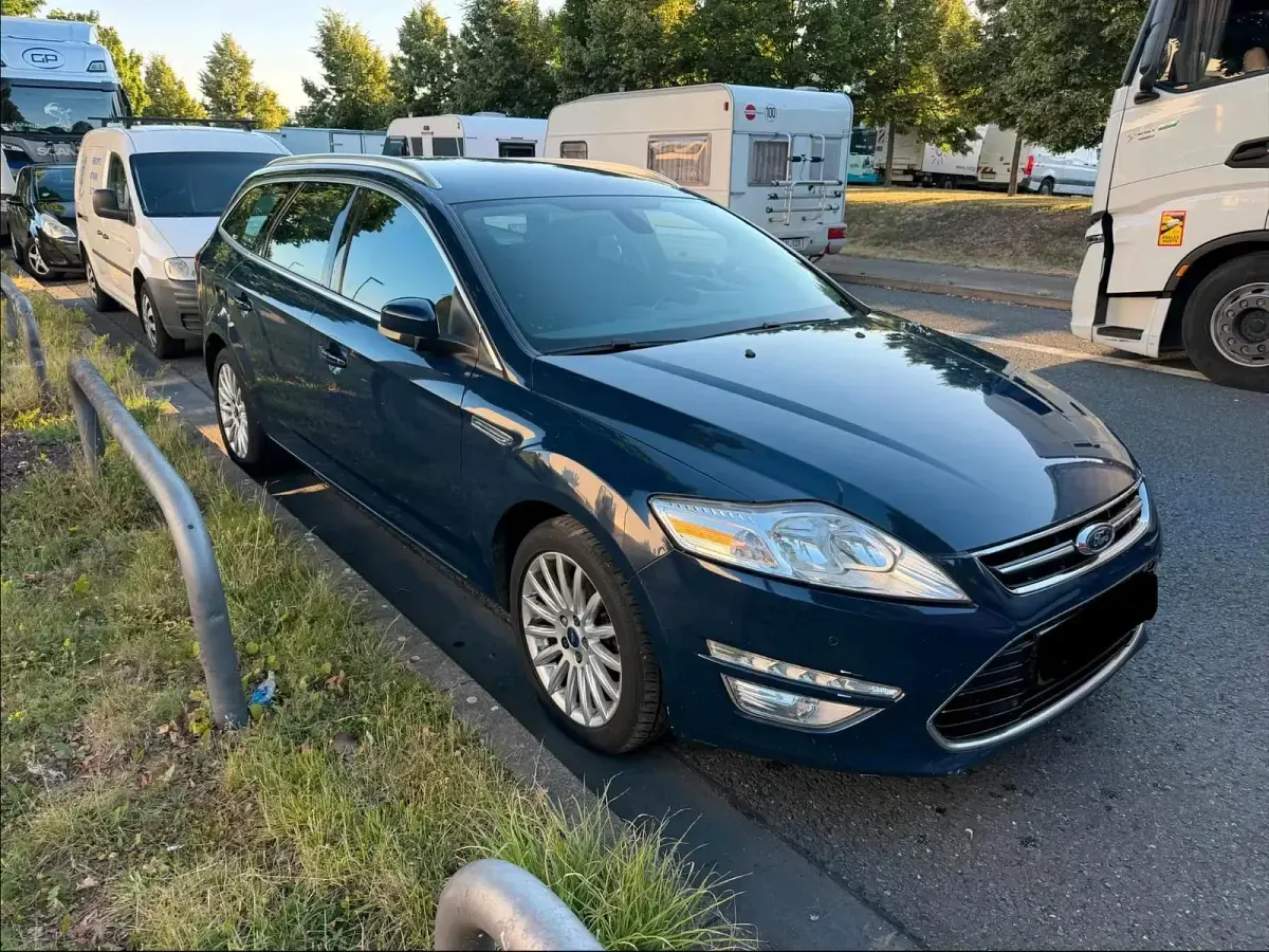 Gebraucht Ford Mondeo 140 PS (102 kW) 2014 Blau Kombi