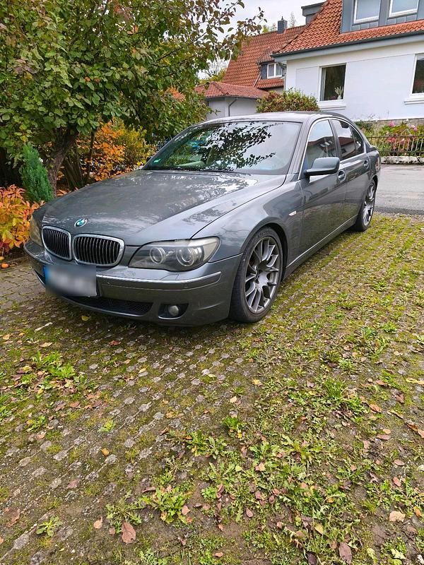 Grau Gebraucht 2005 BMW 750 Limousine | 3.500 € (Fairer Preis) - Bild 1/4