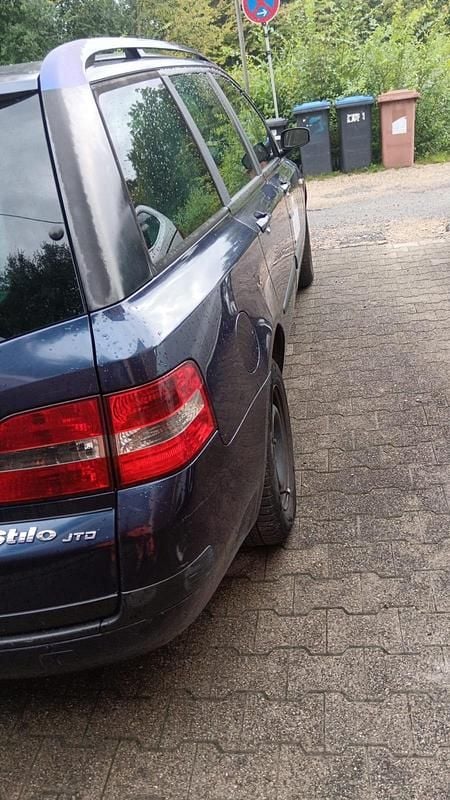 Blau Gebraucht 2003 Fiat Stilo Coupé | 450 € - Bild 1/4