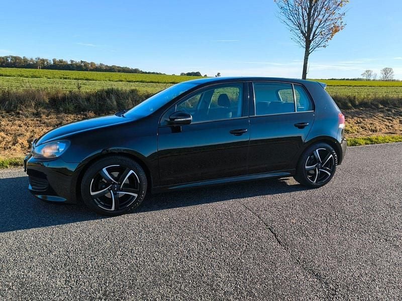 Gebraucht VW Golf VI 105 PS (77 kW) 2011 Schwarz Kleinwagen