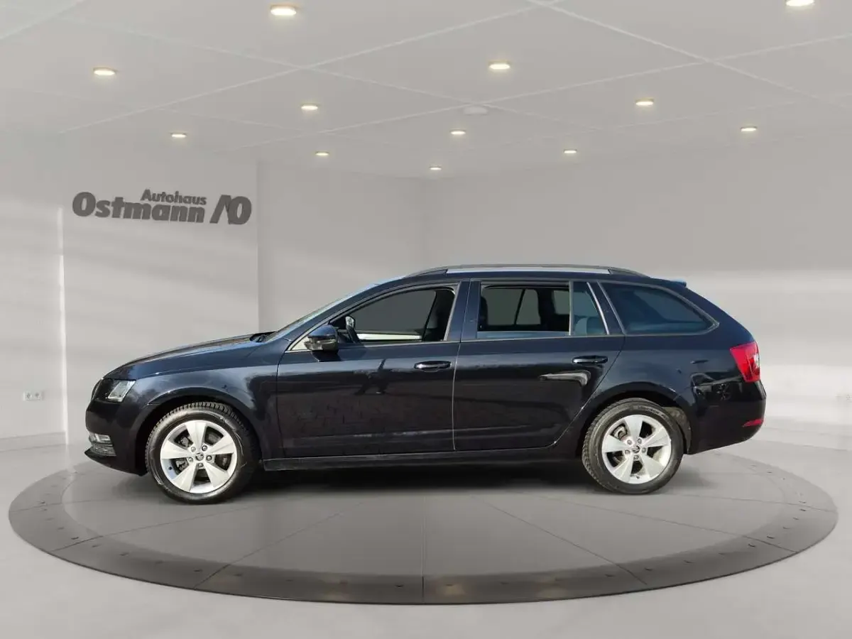 Gebraucht Skoda Octavia Tour 116 PS (85 kW) 2020 Blackmagic perleffekt Kombi