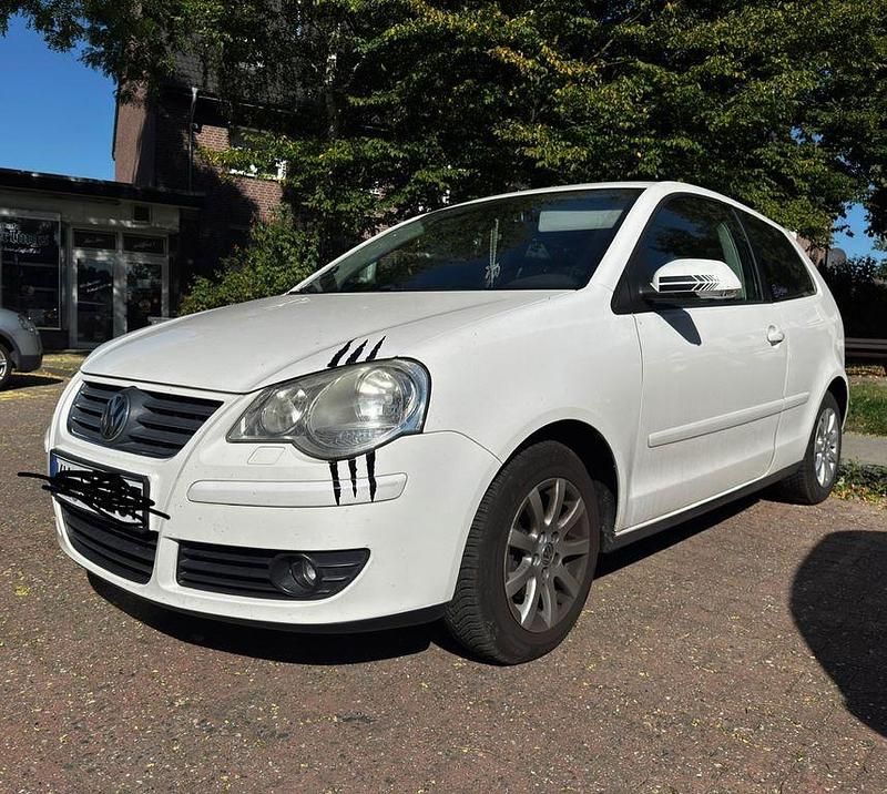 Weiß Gebraucht 2006 VW Polo Sportline Limousine | 2.600 € (Fairer Preis) - Bild 1/4