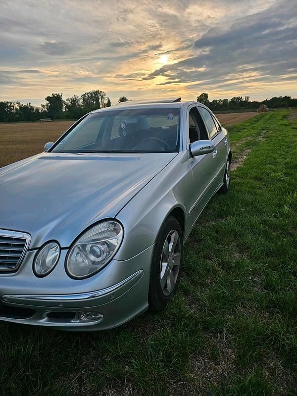 Gebraucht Mercedes E320 204 PS (150 kW) 2004 Silber Limousine