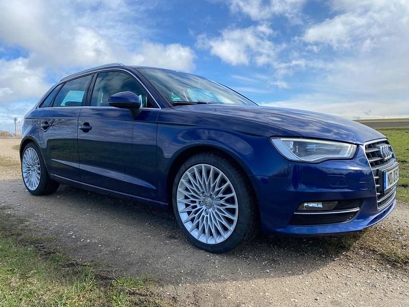Gebraucht Audi A3 Ambition 125 PS (91 kW) 2015 Blau Limousine
