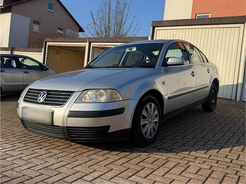 Silber Gebraucht 2001 VW Passat Limousine | 1.150 € (Guter Preis) - Bild 1/4