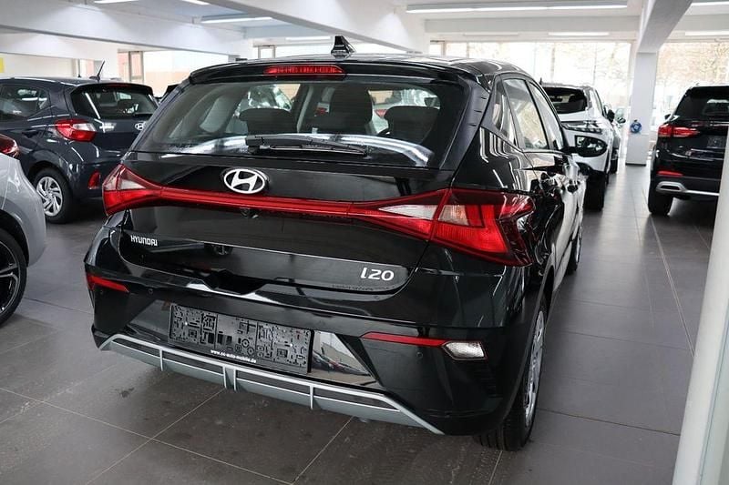 Neu Hyundai i20 101 PS (74 kW) 2025 Schwarz Limousine