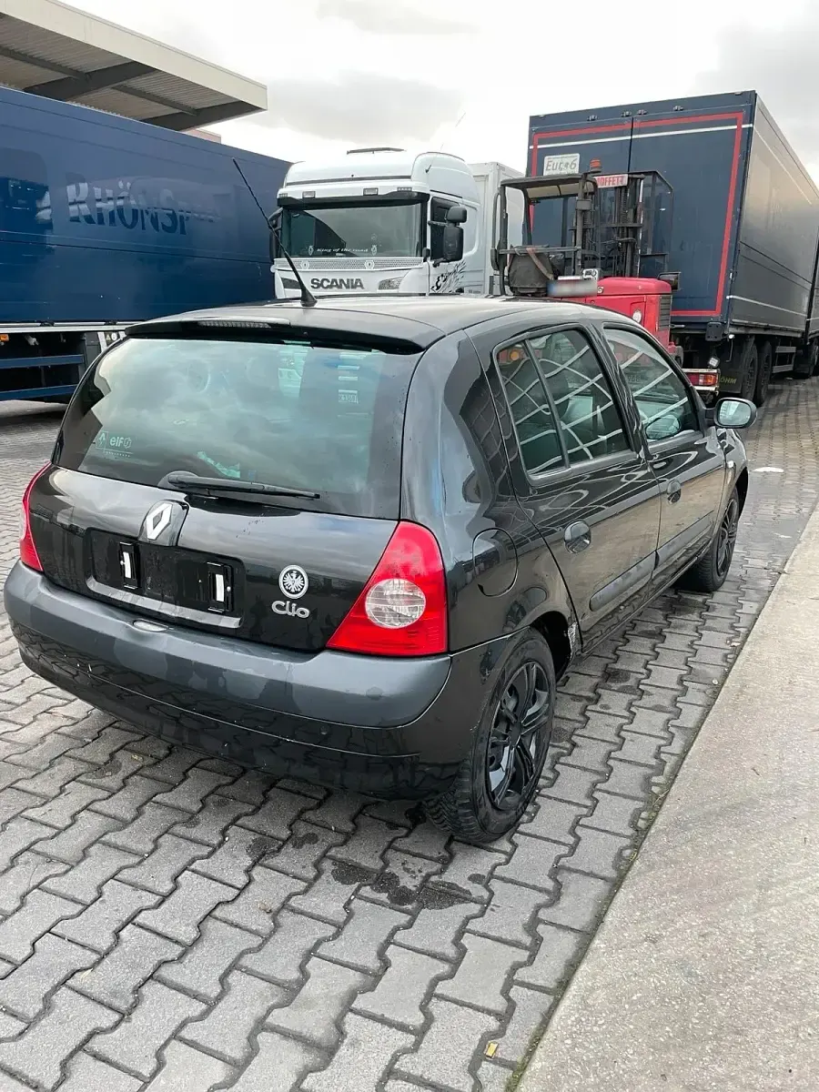 Gebraucht Renault Clio II 75 PS (55 kW) 2003 Schwarz Kleinwagen