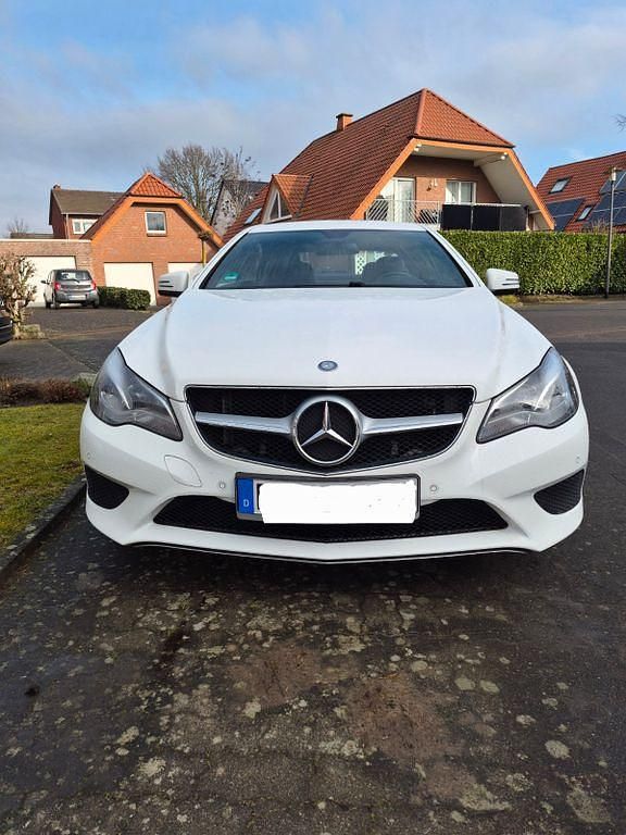 Gebraucht Mercedes E200 184 PS (135 kW) 2015 Weiß Coupé