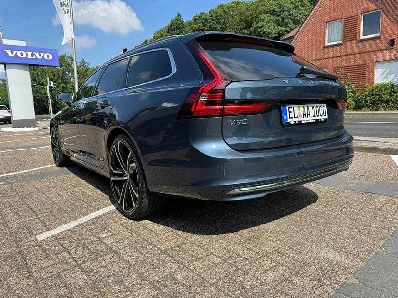 Second-hand Volvo V90 Ultimate 197 CP (144 kW) 2024 Albastru Break