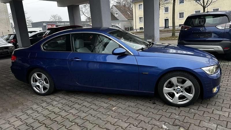 Gebraucht BMW 325 197 PS (144 kW) 2008 Blau Coupé