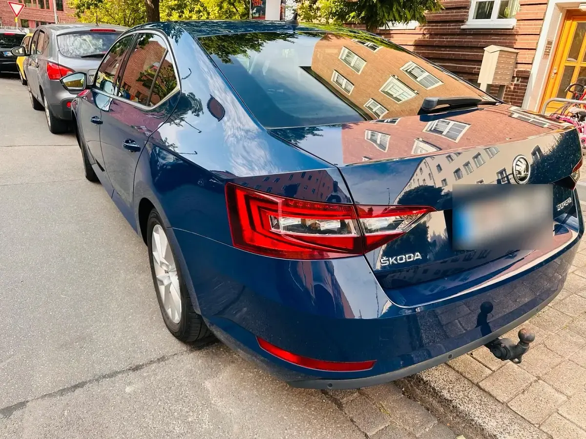 Gebraucht Skoda Superb 150 PS (110 kW) 2017 Blau Limousine