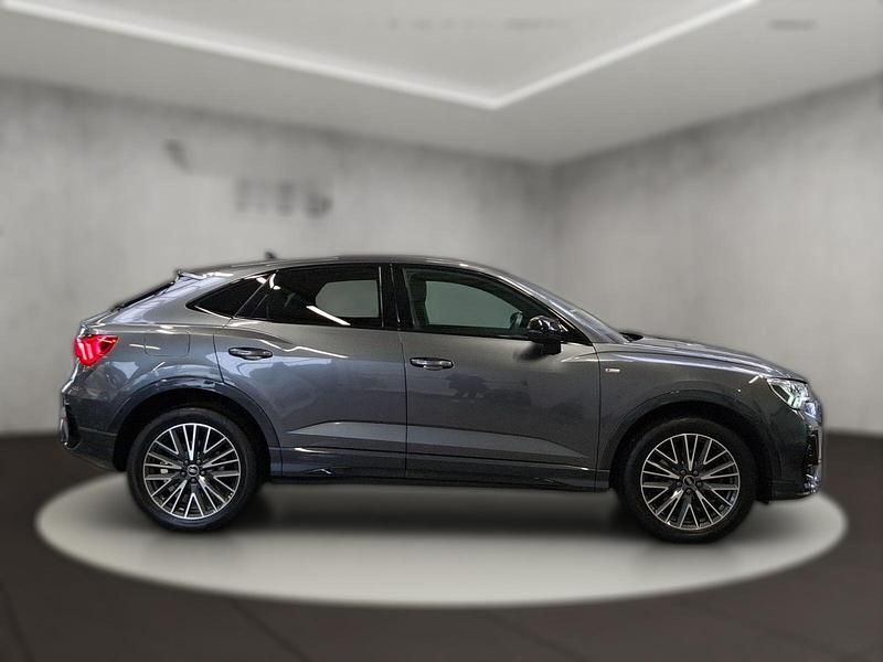 Grau metallic Gebraucht 2022 Audi Q3 S-Line SUV | 37.600 € (Teuer) - Bild 1/4