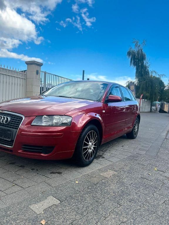 Gebraucht Audi A3 Attraction 140 PS (102 kW) 2007 Rot Limousine
