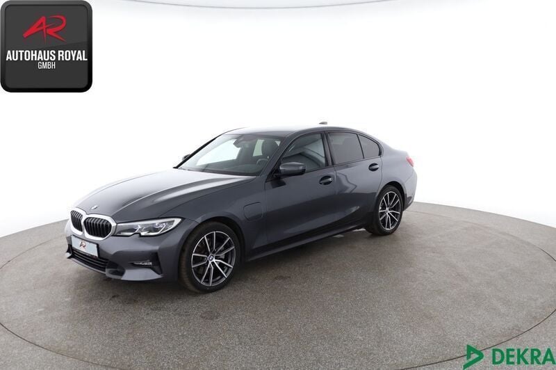 Grau Gebraucht 2022 BMW 320 Shadowline Limousine | 26.380 € (Superpreis) - Bild 1/4
