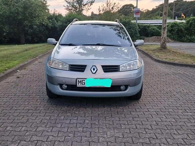 Silber Gebraucht 2004 Renault Mégane GrandTour Kombi | 1.000 € (Guter Preis) - Bild 1/4