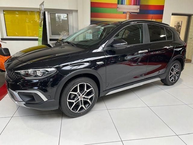 Gebraucht Fiat Tipo Cross 131 PS (96 kW) 2024 New nero (vr718/b)) (schwarz Limousine